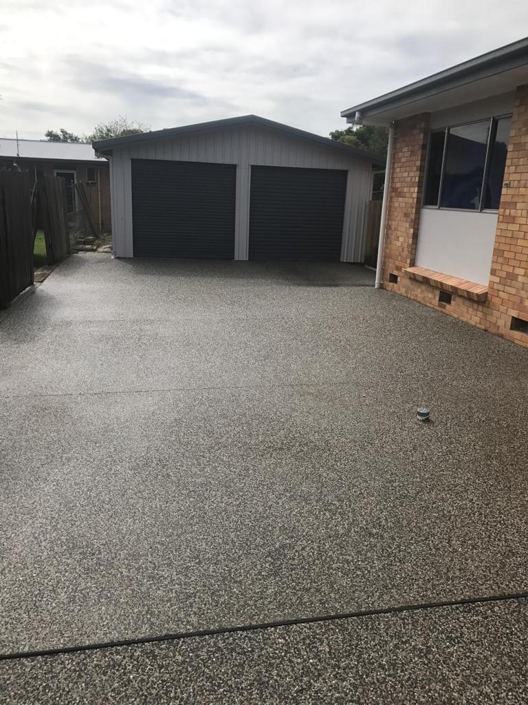 salt and pepper exposed aggregate driveway